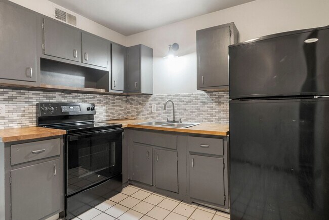 Building Photo - New Appliances, Updated Kitchen! Coming so...