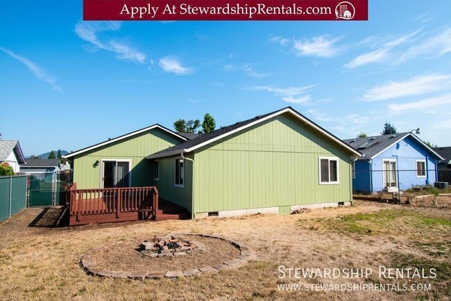 Building Photo - 5051 Forsythia St