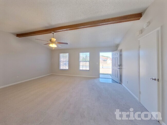 Foto del edificio - 7580 Falcon Trace Dr W