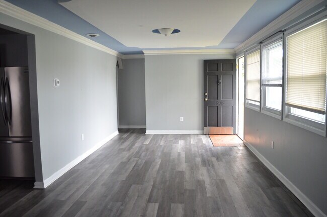 Building Photo - 806 Barkwood Rd