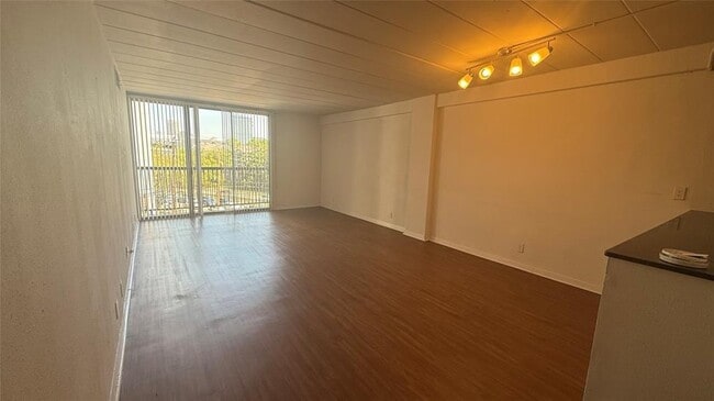Building Photo - 5400 Memorial Dr