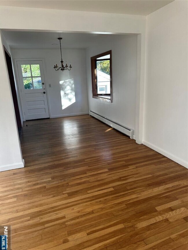 Foto del edificio - 679 Midwood Rd