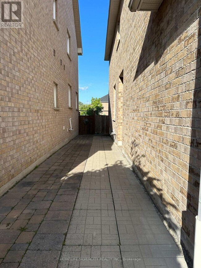 Building Photo - 39 Arband Ave