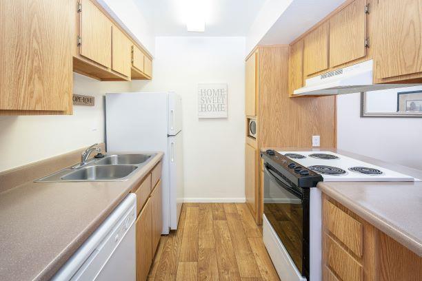 Cocina completamente equipada - Glen Oaks Apartments