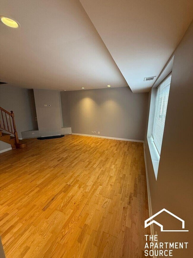 Building Photo - 744 W Gordon Terrace