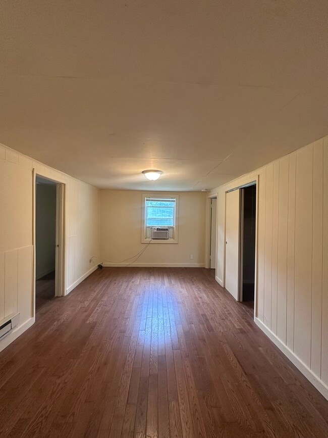 Foto del edificio - Private ranch with spacious yard! Can accommodate 5 bedrooms!