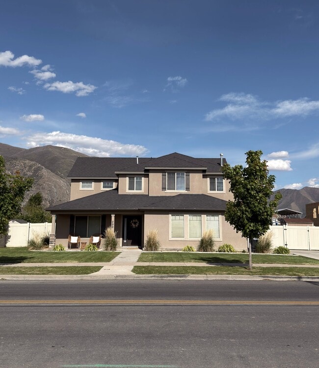 Building Photo - 292 950 W