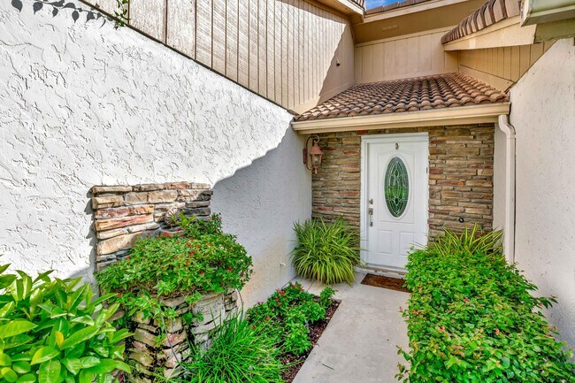 Building Photo - 13692 Cross Pointe Dr
