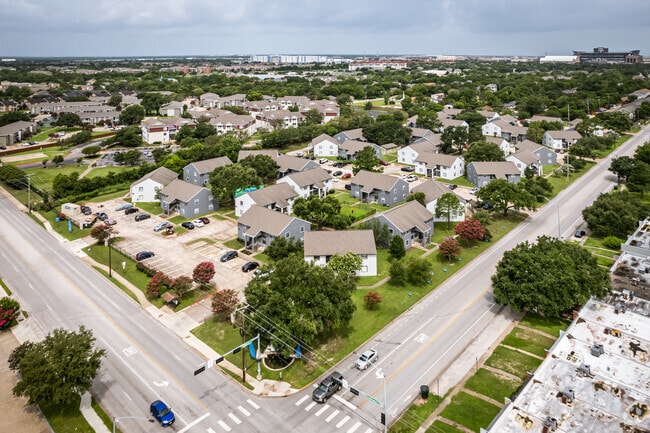 Vista aérea de la comunidad de Grove at Southwood - The Grove at Southwood