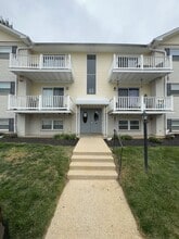 Building Photo - 11 Warren Lodge Ct