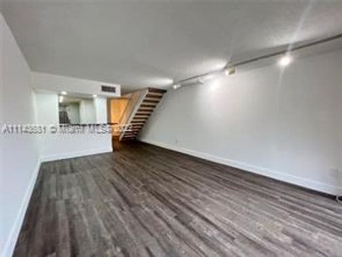 Building Photo - 210 Fontainebleau Blvd