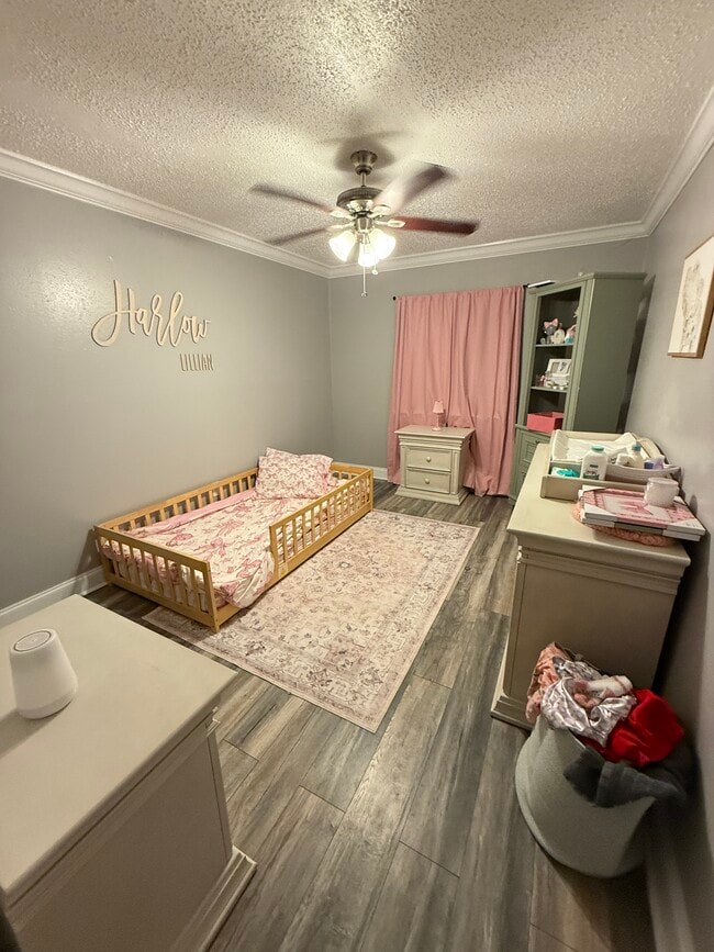 Building Photo - 204 Dale Ave