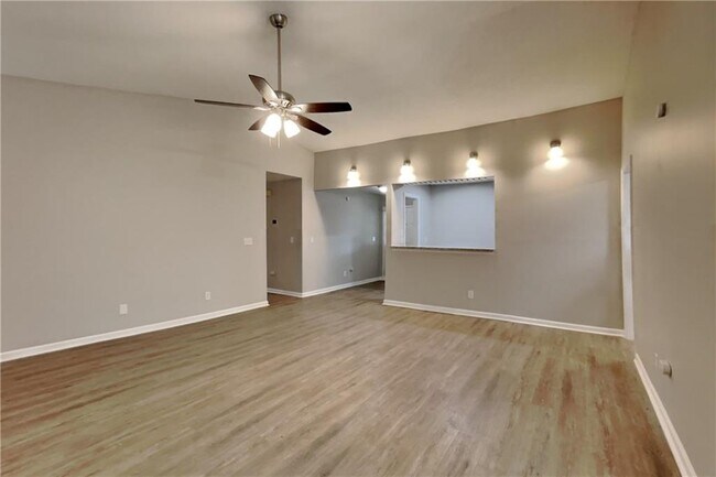 Foto del edificio - 3883 Nowlin Rd