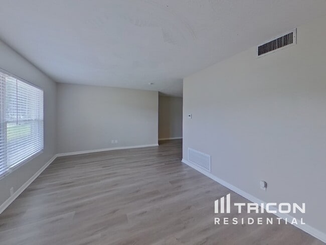 Building Photo - 1475 Sandy Ln
