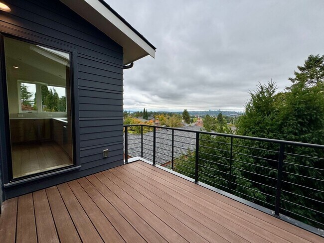 Building Photo - Hawthorne Hills Home