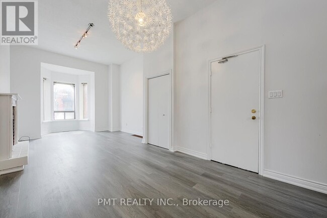 Building Photo - 204-204 Gerrard St E
