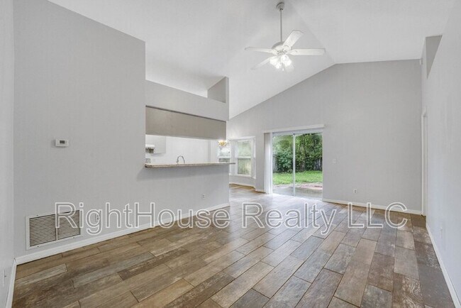 Foto del edificio - 5329 Old Oak Tree Dr