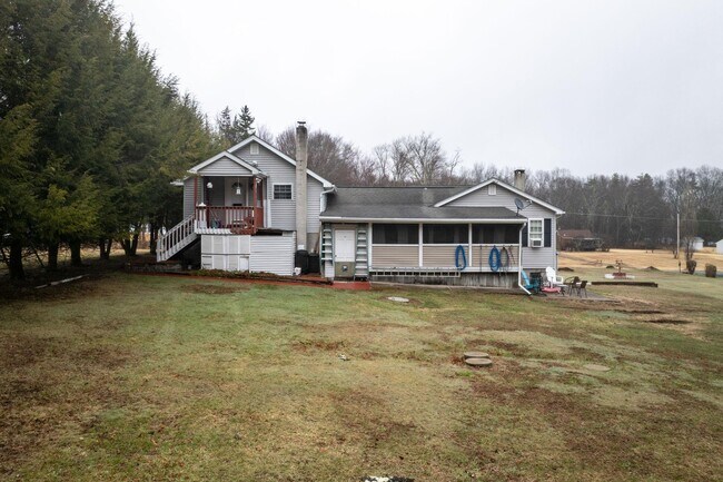Foto del edificio - 63 Walker Valley Rd