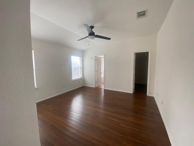 Foto del edificio - 1003 Clayton Dr
