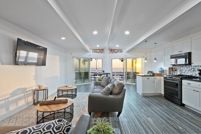 Foto del edificio - Fully Furnished, Oceanfront Boardwalk in Newport Beach