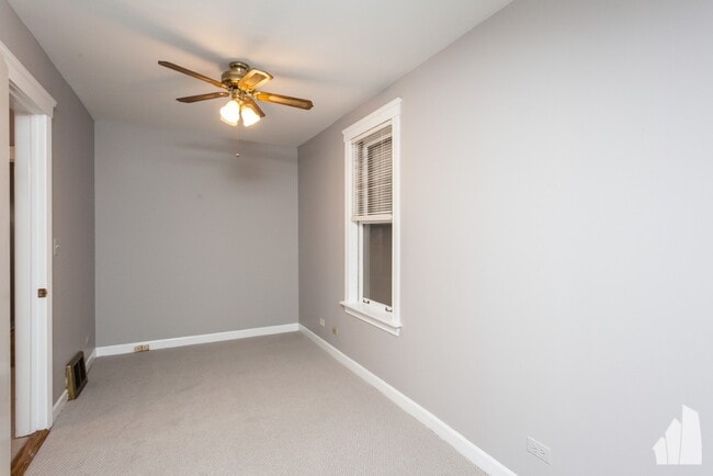 Building Photo - 2834 N Racine Ave