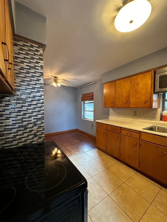 Building Photo - Nice 2/1 Home w/ Fenced Yard in St Cloud