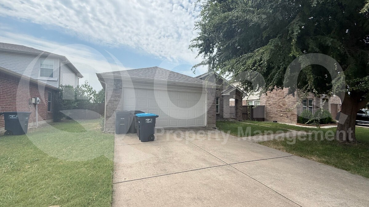 Photo - 1932 Foxfield Way