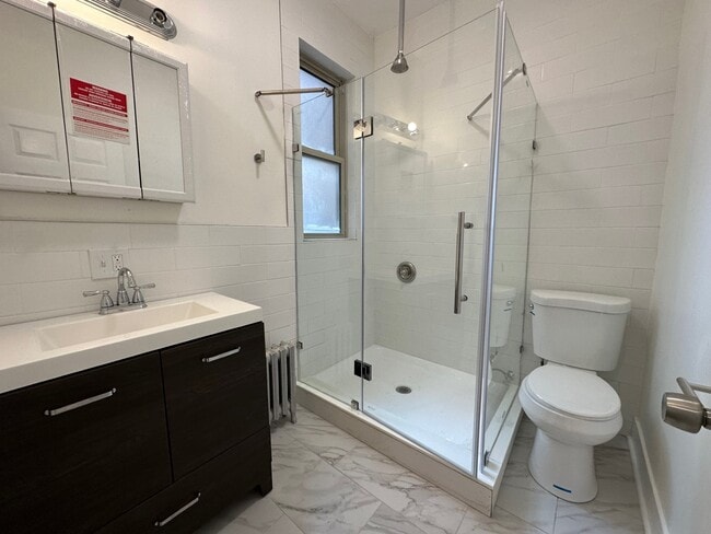 Bathroom - 1417 W Albion Ave