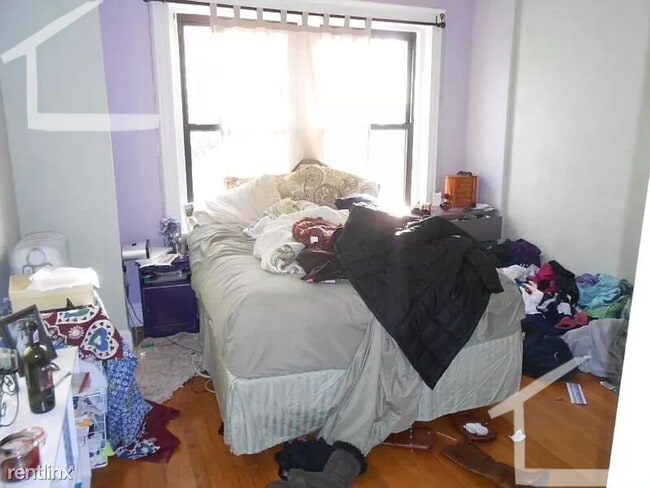 Building Photo - No Brokers Fee, Large Apartment in brighton, Heat, Hot Water Included, Eat-in Kitchen, Porch, Par...