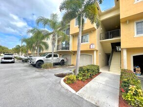 Building Photo - 1700 Crestwood Ct S