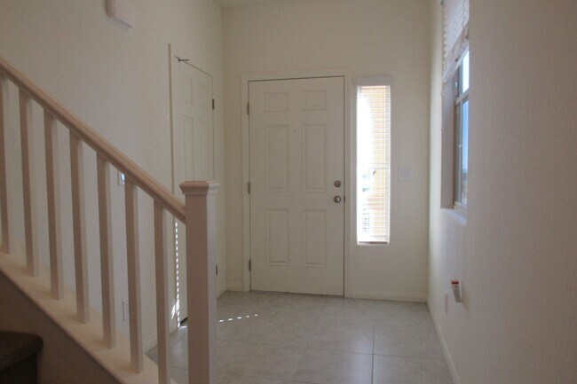 Foto del edificio - New Updated 2 Story Home Available Soon!