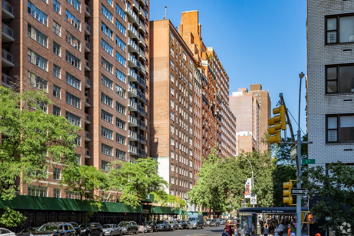 Building Photo - 342 E 72nd St