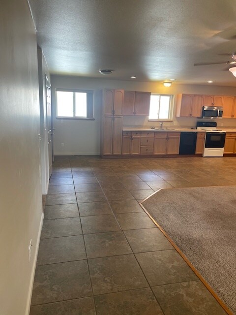 Building Photo - 2429 Sunrise Ave