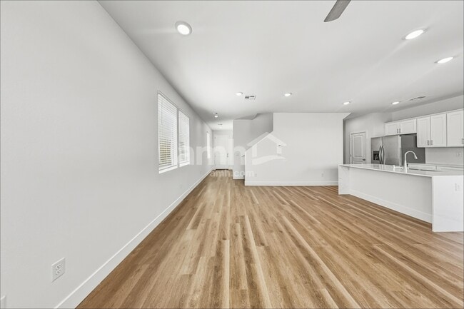 Building Photo - 8750 N Begonia Ct