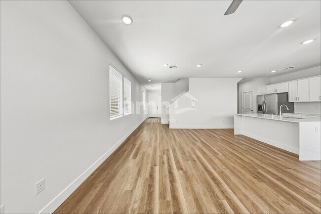 Foto del edificio - 8750 N Begonia Ct