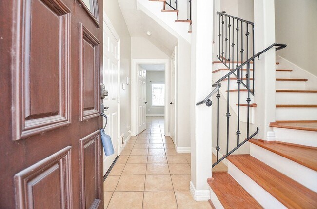 Foto del edificio - 1148 W 25th St