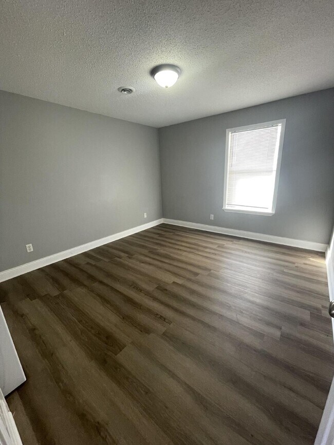 Foto del edificio - "Charming 2-Bedroom Retreat on Hutchens Rd...