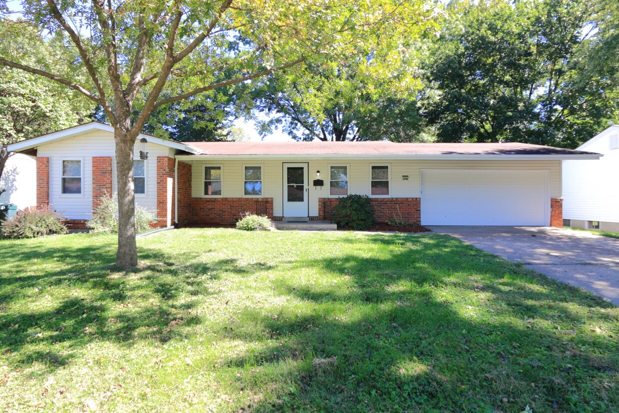 Primary Photo - 2240 Spoonwood Ln