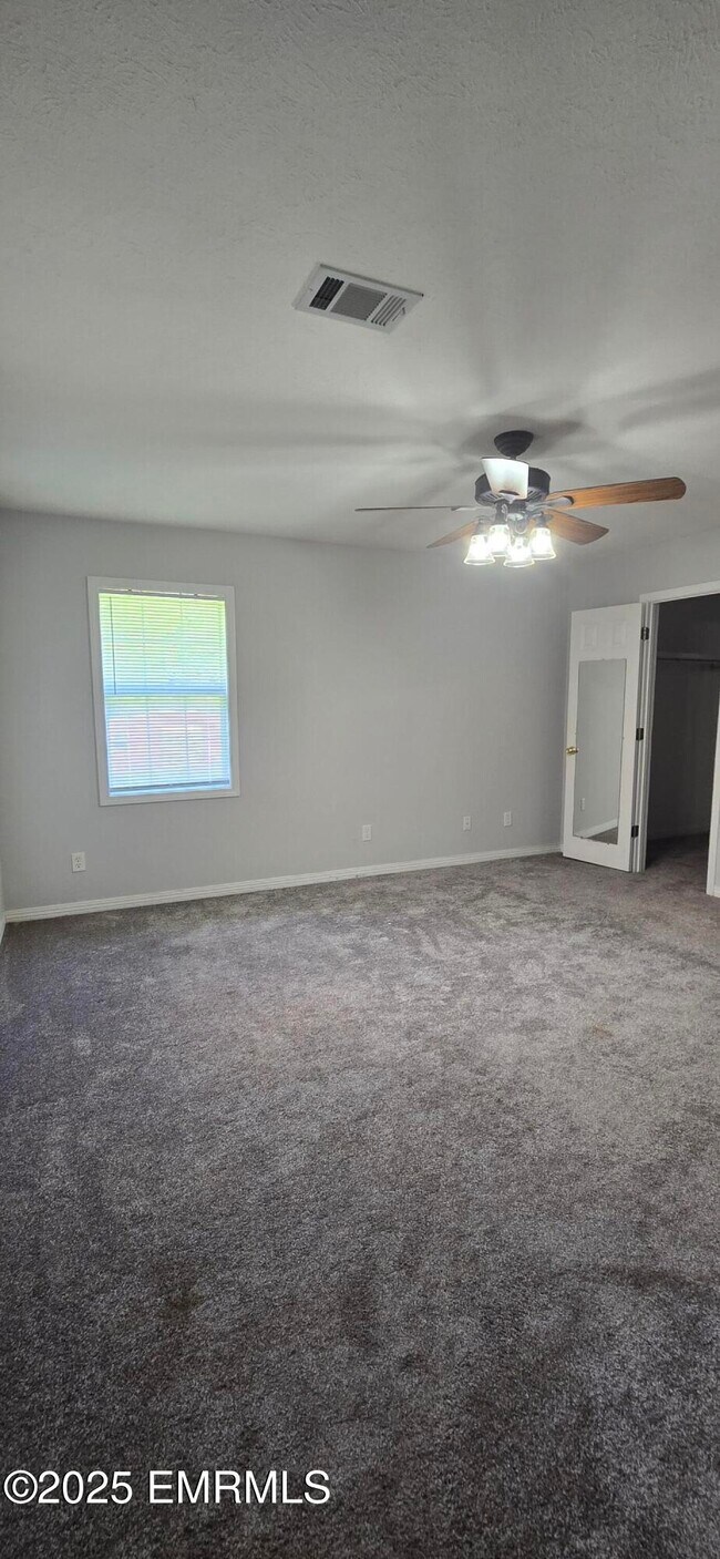 Foto del edificio - 8230 Reservoir Rd