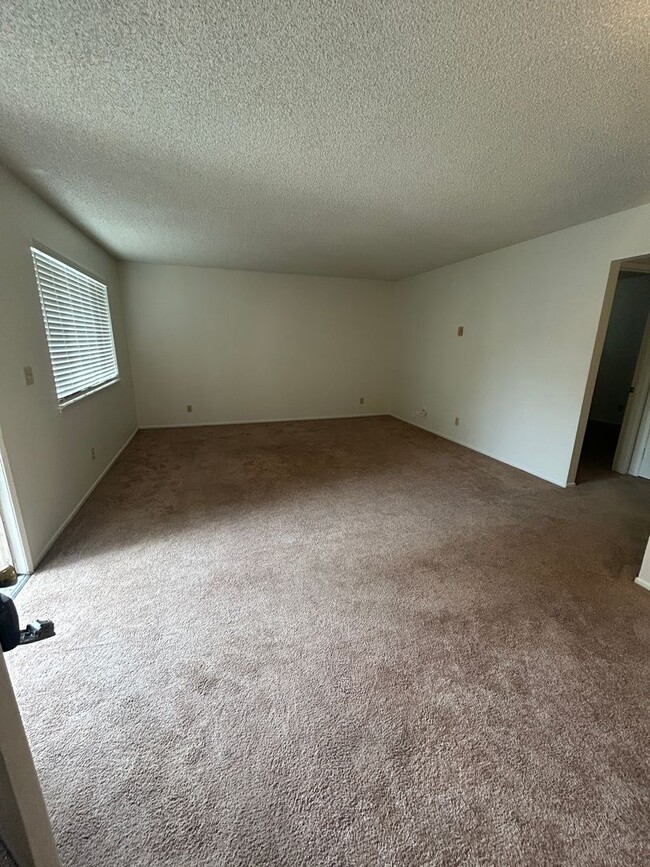 Foto del edificio - Ventura- Charming 2-Bedroom, 1-Bath McKeon Condo