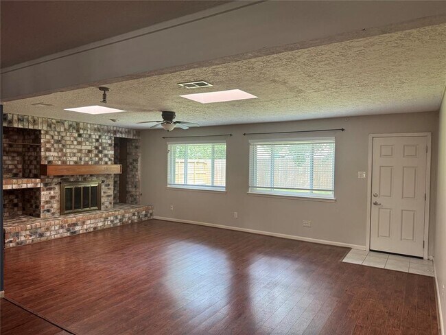 Foto del edificio - 16407 Havenhurst Dr