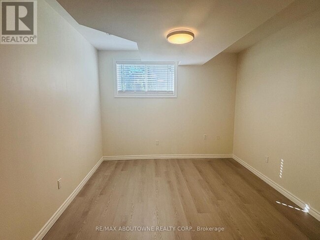 Building Photo - 91 Ambrous Cres