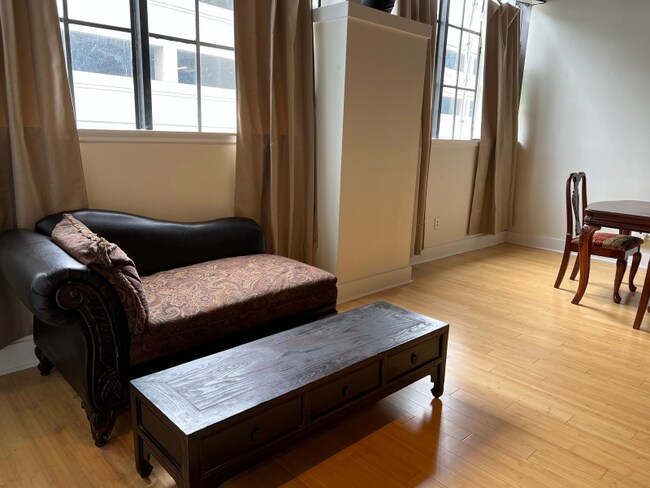 Building Photo - 313 2nd St SE