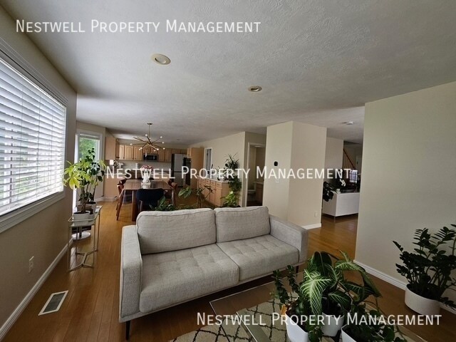 Building Photo - 1262 Carston Ct