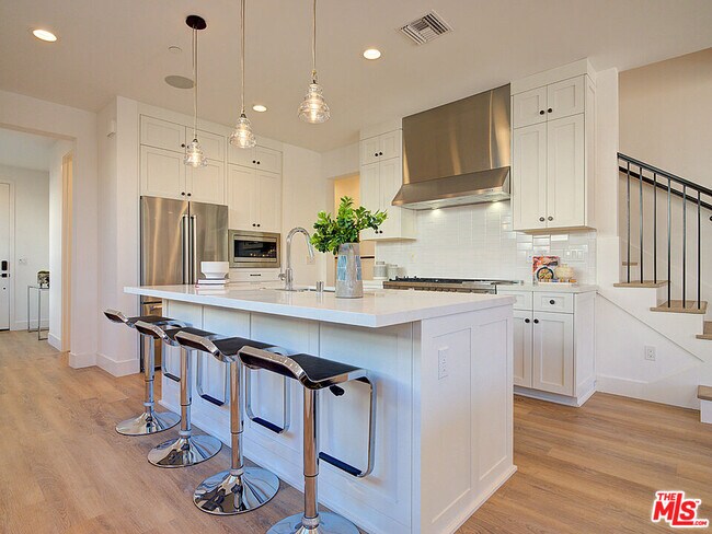 Foto del edificio - 819 N Sycamore Ave