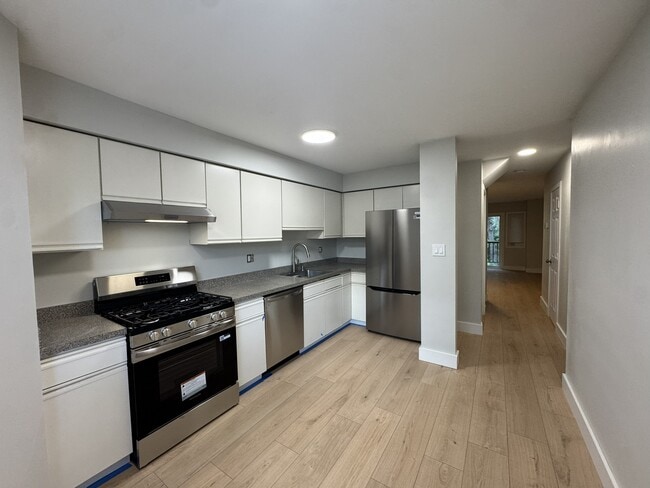 Building Photo - 1414 Whitney Ave
