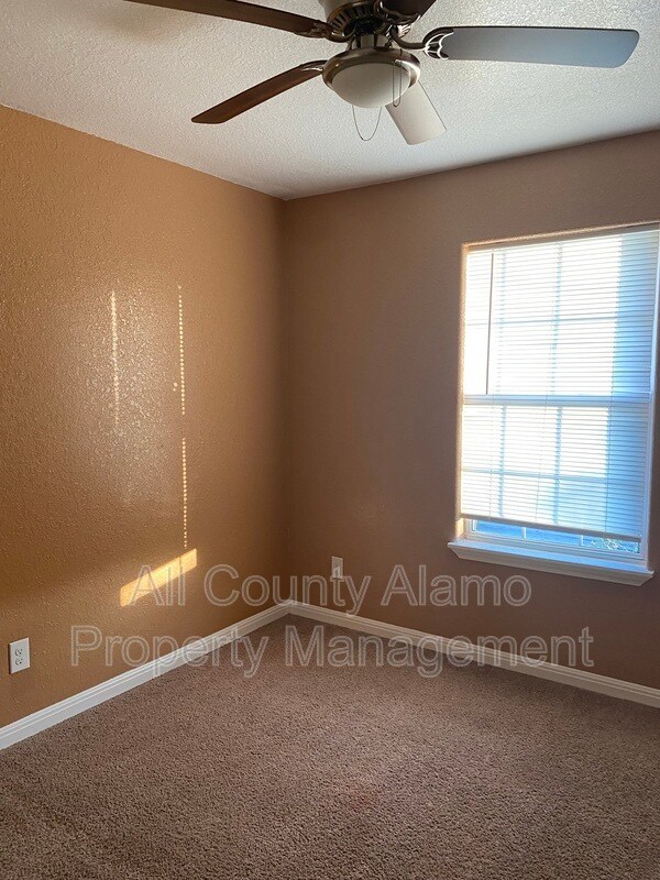 Building Photo - 3107 W Travis St