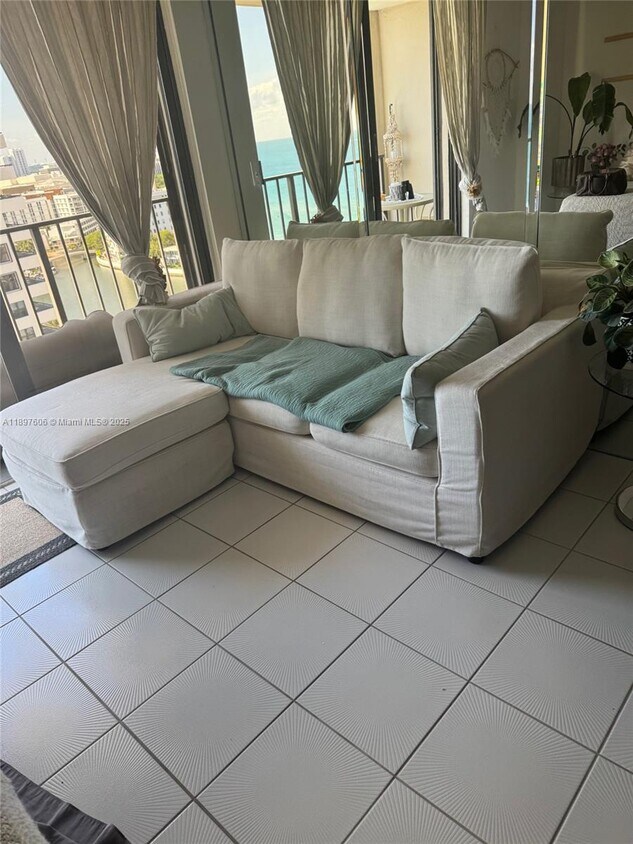 Foto principal - 2625 Collins Ave