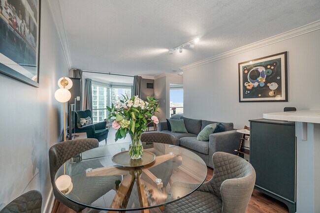 Building Photo - 10 Yonge St