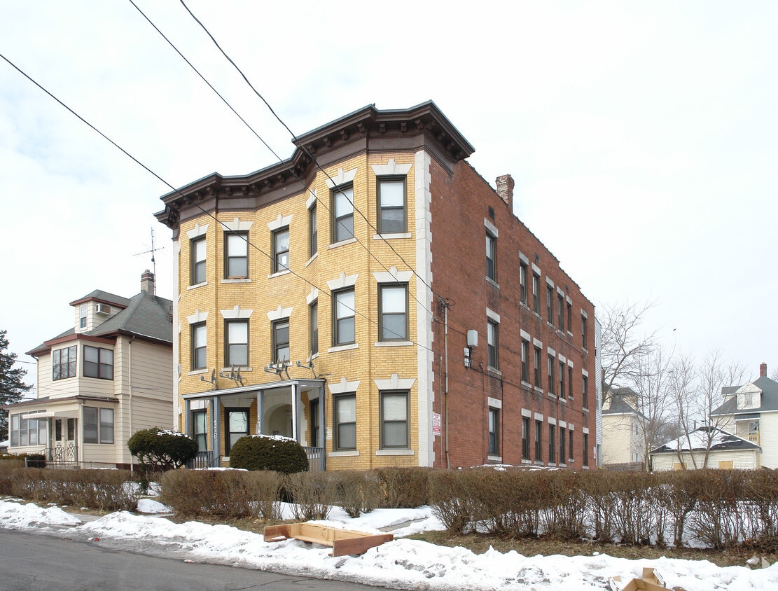 Primary Photo - 174-176 Standish St